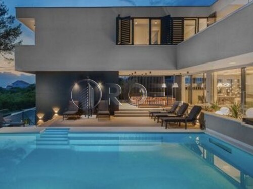 Zadar, Diklo: Luksuzna vila s bazenom, NKP 453 m²