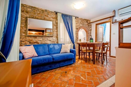 ROVINJ - KUĆA SA ŠEST APARTMANA U SRCU STAROG GRADA