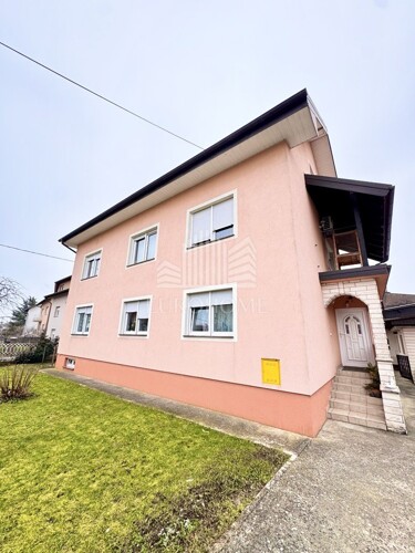 Kuća 355 m² s 3 stana i okućnicom u centru Velike Gorice