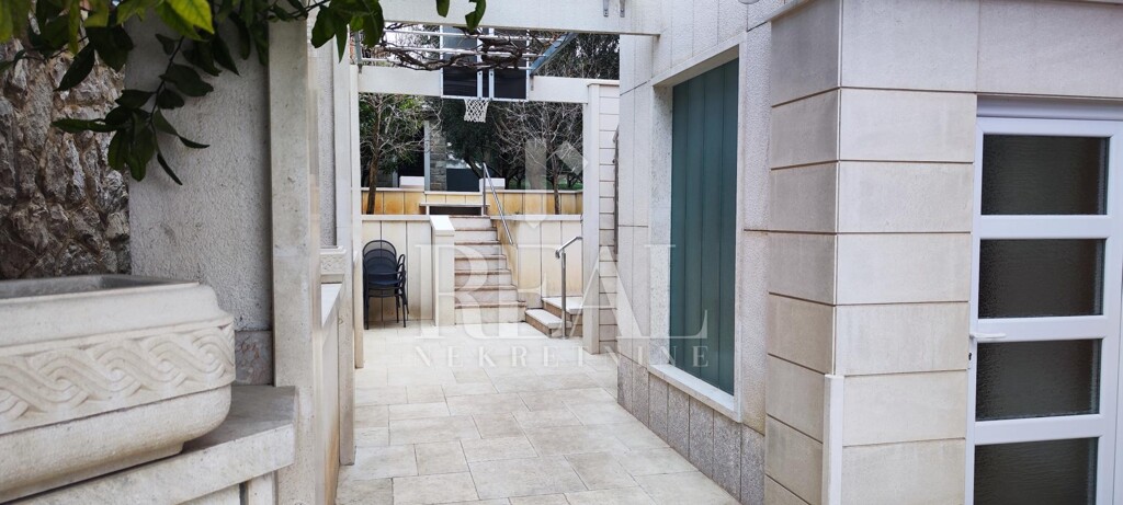 Image 6223334 - 2