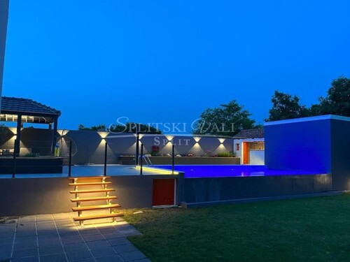 Predivna privatna villa s pogledom na planine,2 sobe,infinity pool