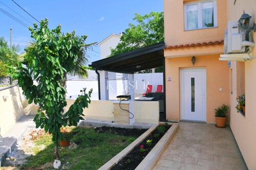 Otok Krk, Gostinjac - kuća 160m2 sa bazenom