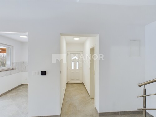 Thumbnail 6223480 - 9