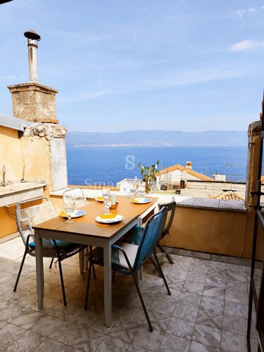 OTOK KRK - VRBNIK, kuća u staroj jezgri sa krovnom terasom