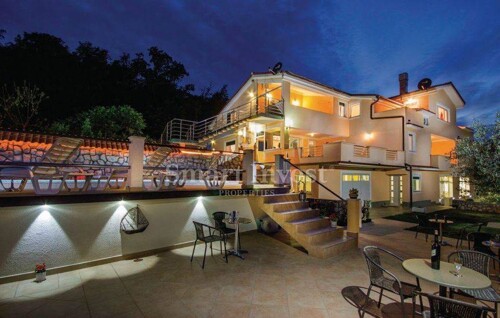 OPATIJA, luksuzna vila cca 1000 m2 s apartmanima i bazenom!
