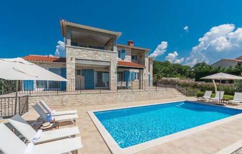 VIŠNJAN, kamena istarska villa s pogledom na more