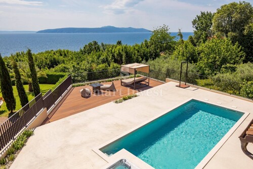 MOŠĆENIČKA DRAGA, moderna mediteranska villa s bazenom blizu