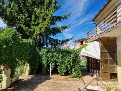 BUJE okolica, samostojeća kuća od 240 m2 u blizini Momjana!!