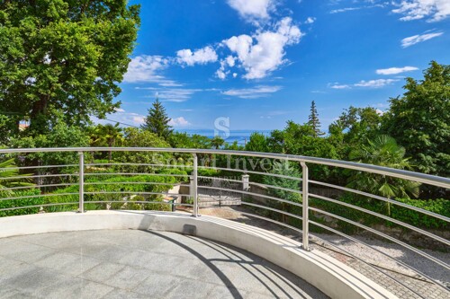 OPATIJA, vila s pogledom na more i velikom okućnicom