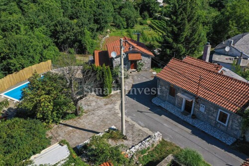 VELI BRGUD, imanje sa dvije kamene kuće