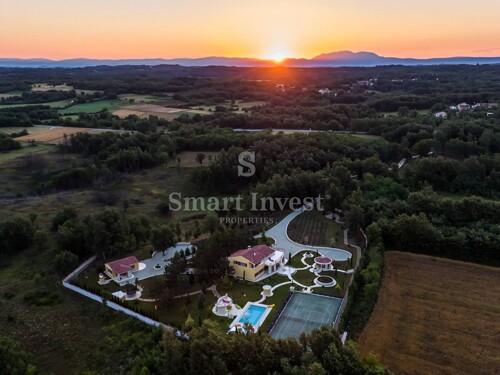 ŽMINJ - OKOLICA, jedinstvena villa na imanju od 43.266 m2