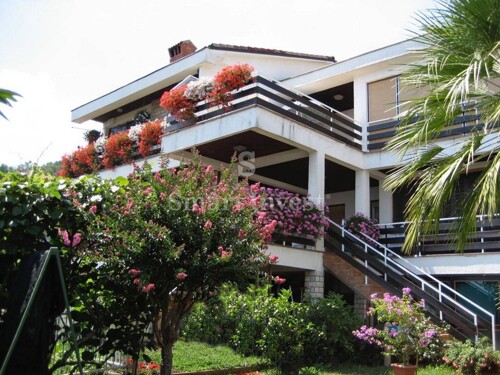 OPATIJA-CENTAR, TOP LOKACIJA kuća sa bazenom, garažom i pogl
