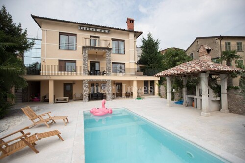 VOLOSKO, prekrasna vila s bazenom i pogledom na more, 200 m
