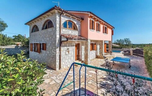 BARBAN, Prekrasna vila 4S+DB, s bazenom, u malom mirnom selu
