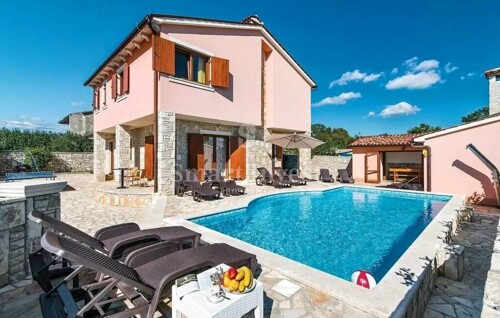 BARBAN, Prekrasna vila 4S+DB, s bazenom, u malom mirnom selu