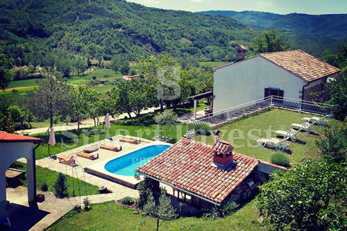 MOTOVUN, ekološko imanje s izvorom vode, bazenom, maslinikom