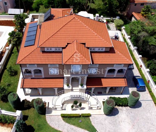 FUNTANA, prekrasna vila s bazenom i 10 apartmana u blizini m
