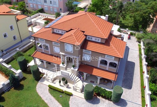 FUNTANA, prekrasna vila s bazenom i 10 apartmana u blizini m