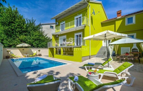 ISTRA - PULA, KUĆA S BAZENOM U MIRNOJ GRADSKOJ ČETVRTI