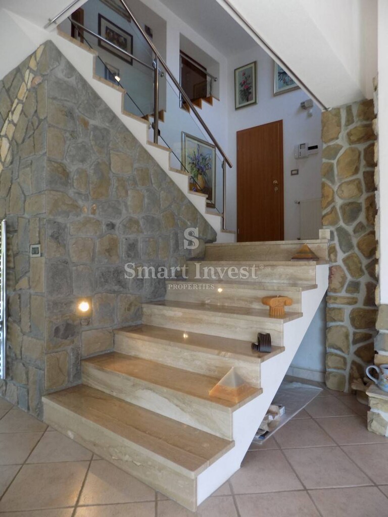Image 6224686 - 9