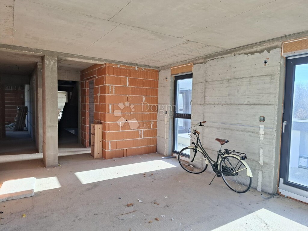 Image 6225827 - 10