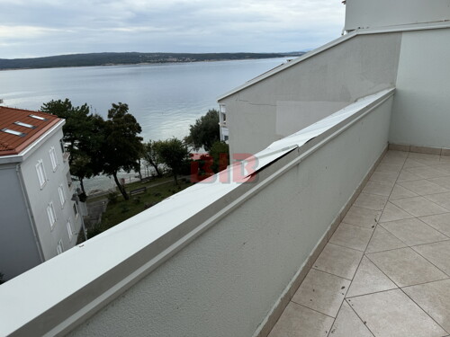 SELCE,TOP LOKACIJA,57M2,PARKING,30 METARA OD MORA