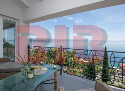 OPATIJA,ATRAKTIVAN PENTHOUSE,222M2,200 METARA OD MORA