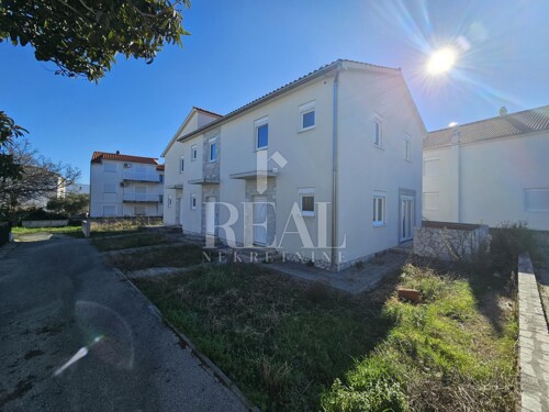 Rouh bau Stan u kući u nizu 87 m2,3S+DB,parking