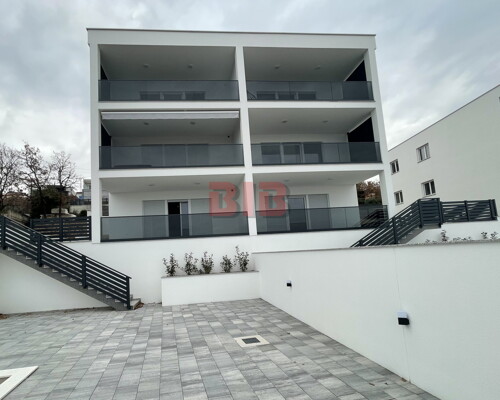 CRIKVENICA,PREKRASAN APARTMAN U URBANOJ VILI,2 PARKINGA