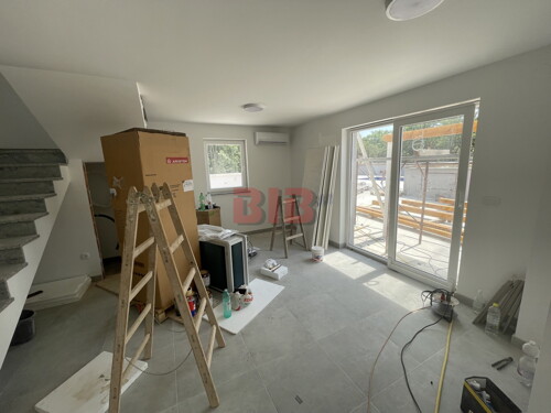 Thumbnail 6226103 - 4