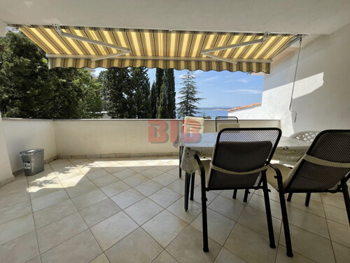 CRIKVENICA,3S+DB,SPREMIŠTE 21,27M2,PARKING,BLIZU MORA