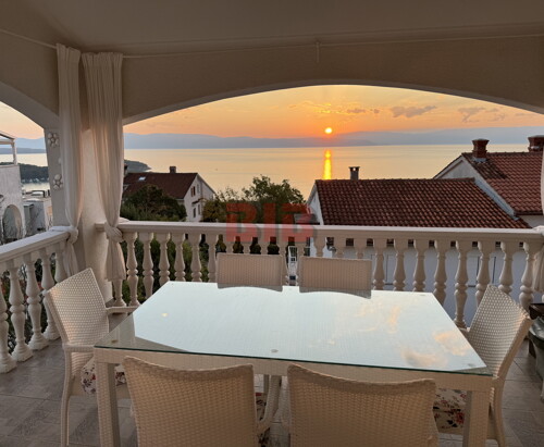 SNIŽENO!OTOK KRK-NJIVICE,ATRAKTIVAN 2S+DB,PARKING,POGLED