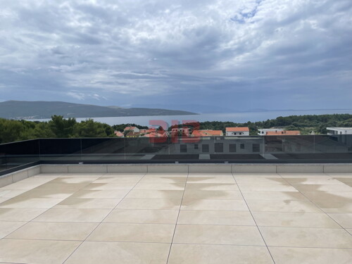 GRAD KRK,LUKSUZAN PENTHOUSE U URBANOJ VILI.