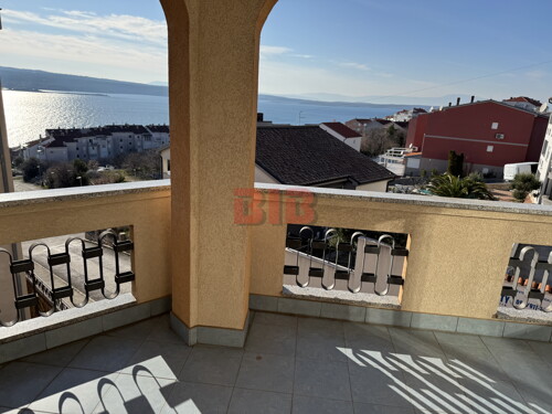 CRIKVENICA,LIJEP 2S+DB,II KAT, POGLED,BLIZINA MORA
