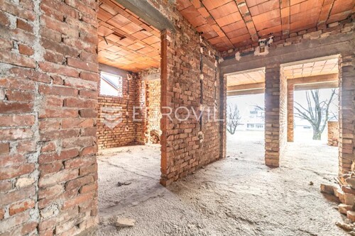 Thumbnail 6226677 - 5