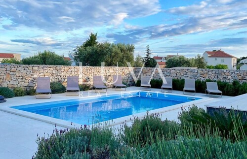 Vodice, luksuzna vila s bazenom na prodaju