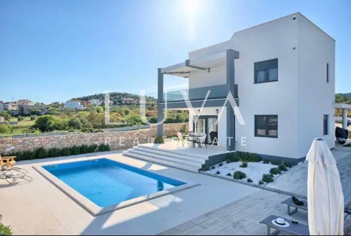 Vodice, luksuzna vila s bazenom na prodaju