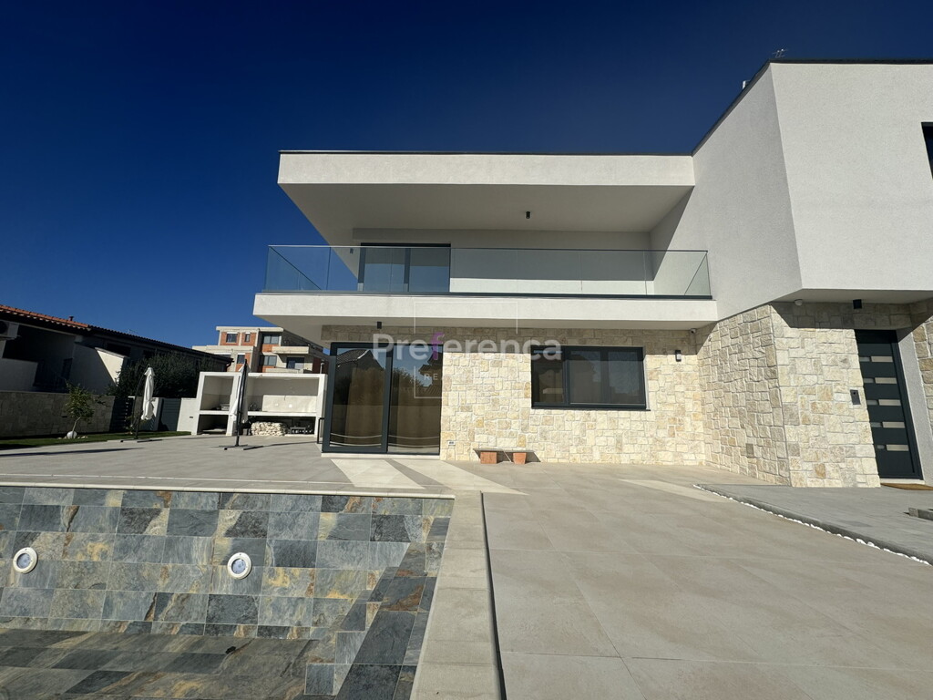 Image 6226932 - 8