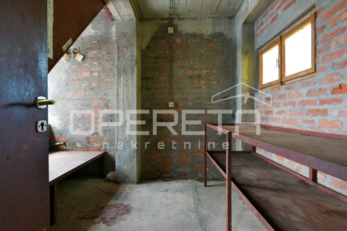 Thumbnail 6226975 - 4