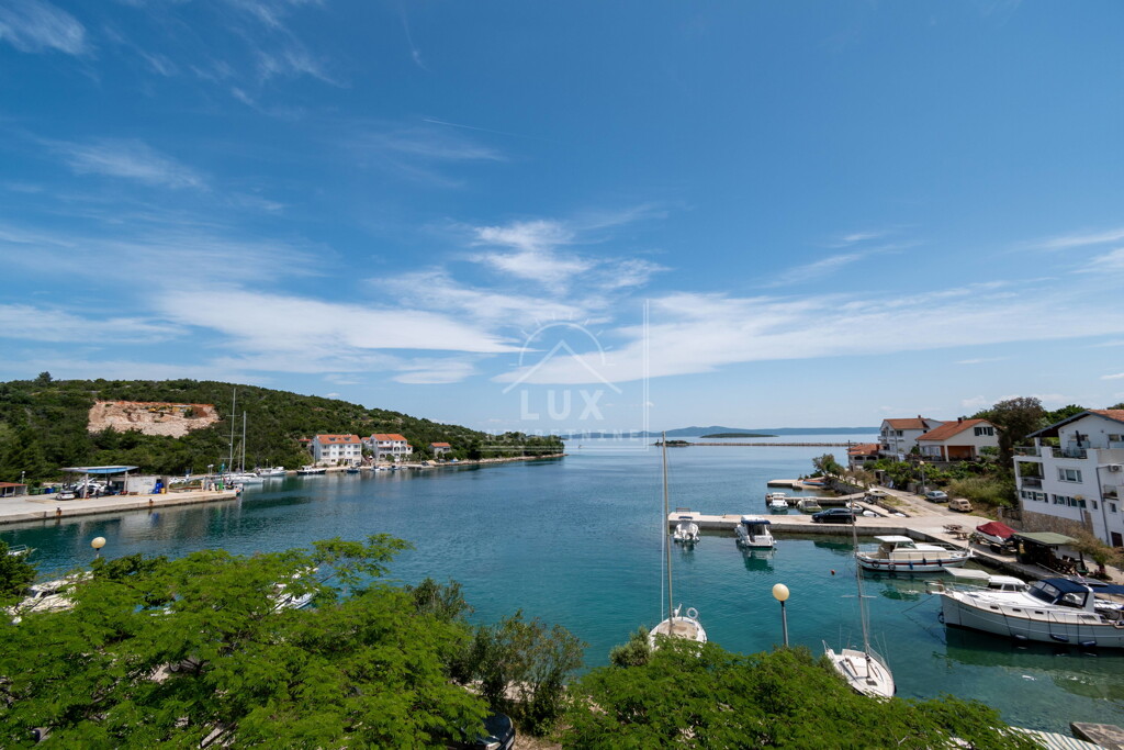 Image 6227828 - 7