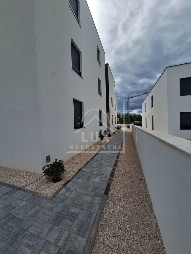 Image 6227890 - 7