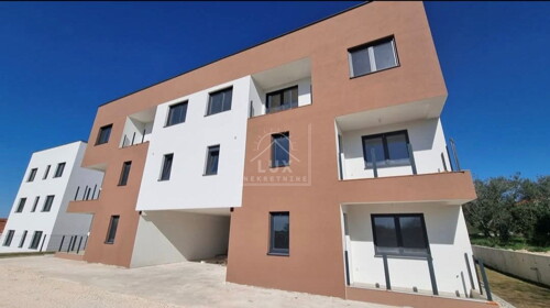 Stan u prizemlju s vrtom, Zadar, Plovanija, novogradnja