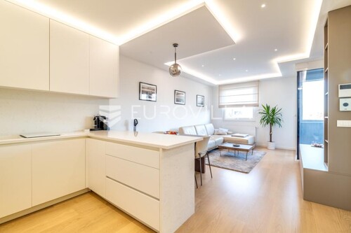 Zagreb, Trnje, luksuzan dvosoban stan s loggiom + GPM 56 m2
