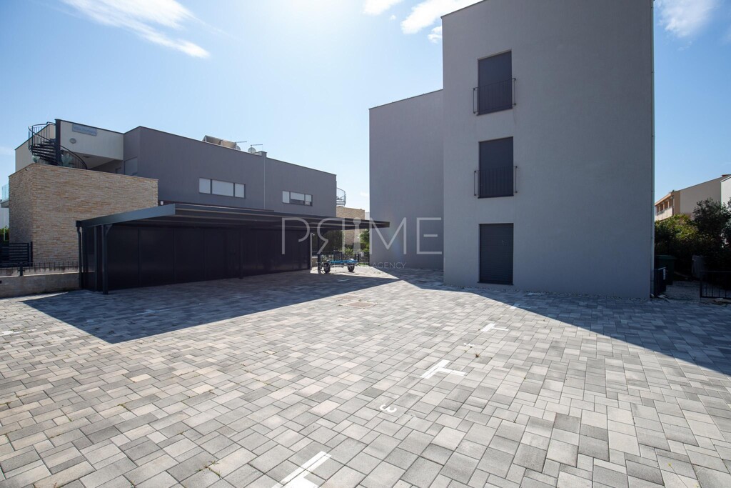 Image 6228595 - 64