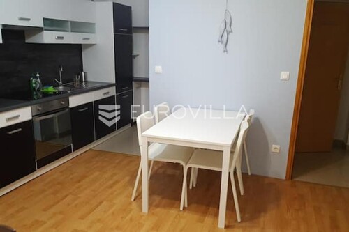 Istra, Jadreški, sunčani dvosoban stan NKP 45 m2 u prizemlju s vrtom