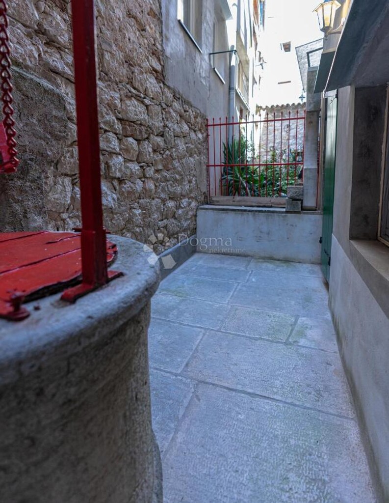 Image 6228844 - 11