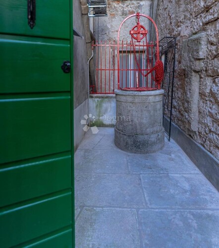 Rovinj, centar – elegantan jednosoban stan u kamenoj zgradi,