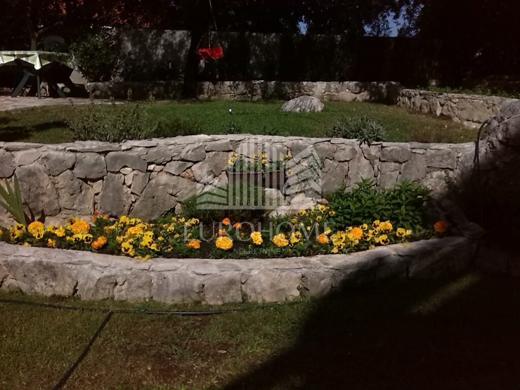 Image 6228885 - 12
