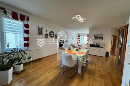 Đakovo, vrhunska prizemnica, elegancija i prostranost na 267 m2