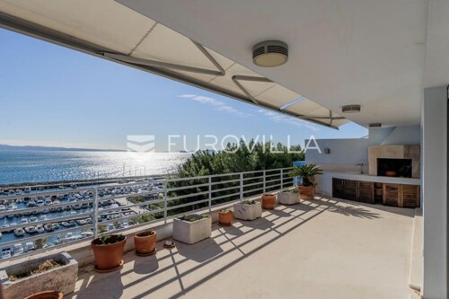 Split, Zenta, dvosoban penthouse, prvi red do mora s predivnim pogledom